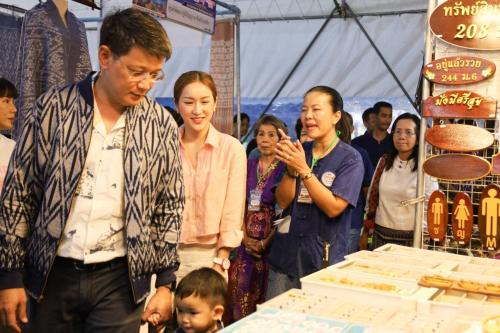 อธิบดี พช. สุดปลื้ม OTOP โคราช เข้มแข็ง ขานรับนโยบายรัฐบาล ชู Soft Power จัดสัญจรรวม 4 ภูมิภาค 